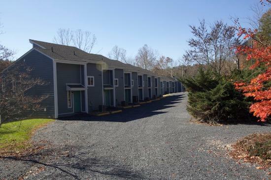 JAN/FEB/MAR 2026~Virginia CHALET RESORT~ Basye, VA,~2 BR MOUNTAIN CHALET /SLP 6 gallery