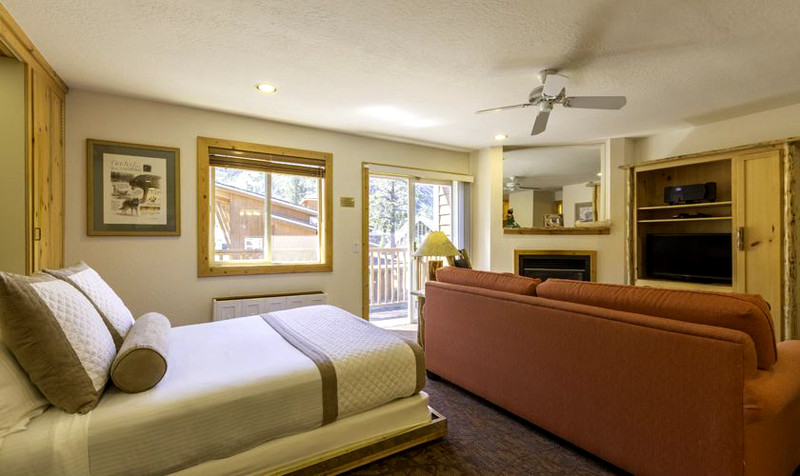 Olympic Valley / Palisades Tahoe, CA Red Wolf Lodge Studio June 14-21 gallery