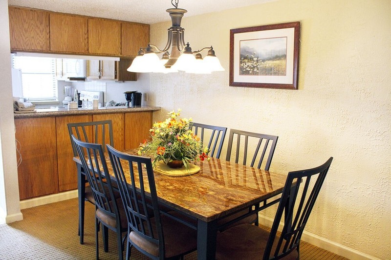 GATLINBURG TOWN SQUARE, JULY 3-10, 3 BEDROOM PENTHOUSE SLEEP 8, 4TH OF JULY gallery