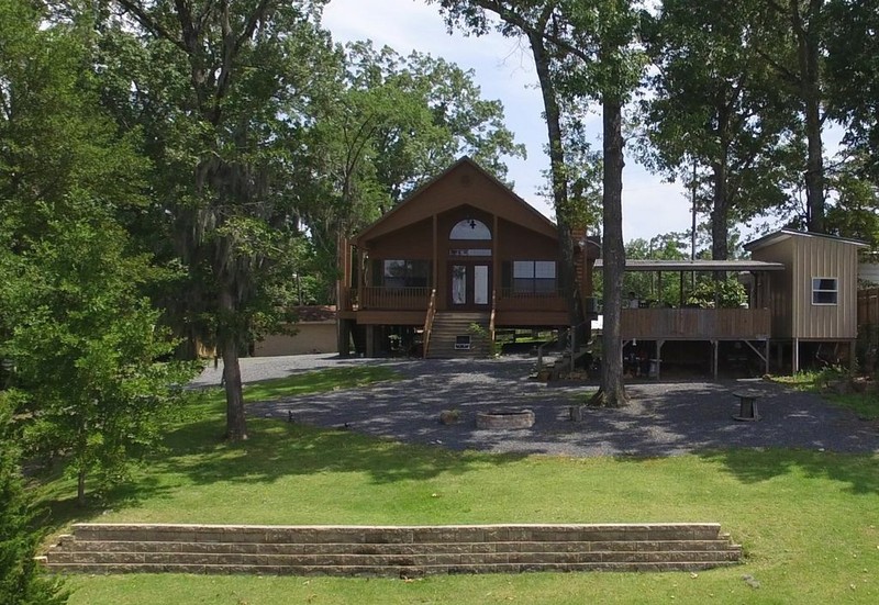 Hooked On Toledo - Lakefront Cabin on Toledo Bend, great fishing and watersports gallery