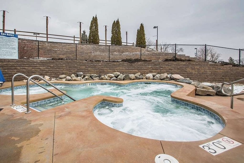 CHRISTMAS MOUNTAIN, WISCONSIN DELLS, 1 BEDROOM Townhouse, SLEEPS 4, JULY 13-16 gallery