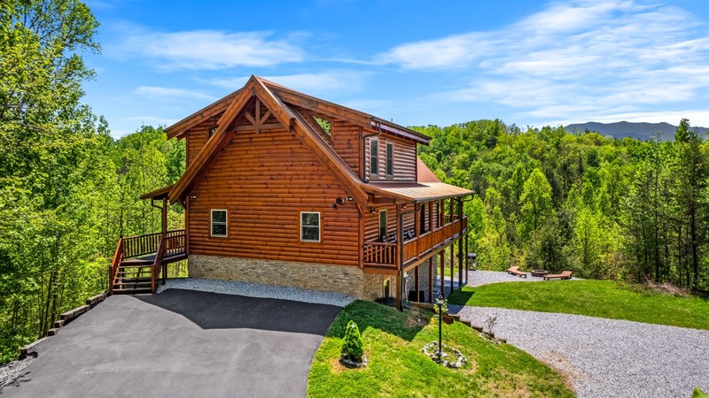 Smoky Mountains TN Vacation Rental 5 bd/3.5 ba near Gatlinburg and Pigeon Forge gallery
