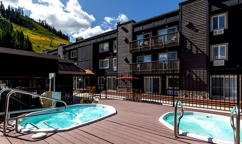 Olympic Valley / Palisades Tahoe, CA Red Wolf Lodge Studio June 14-21 gallery