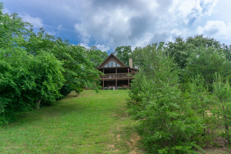 Smoky Mountain Splendor Sevierville TN, 2 BR, 3 bath, wrap around porch 2/3 acre gallery