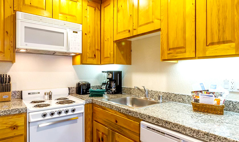Olympic Valley / Palisades Tahoe, CA Red Wolf Lodge Studio June 14-21 gallery