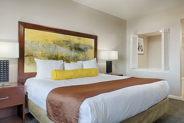 WYNDHAM OCEAN WALK DAYTONA BEACH, 2BR DELUXE 1237 SQ FT SLEEPS 8, 5 NIGHTS 5/2-7 gallery