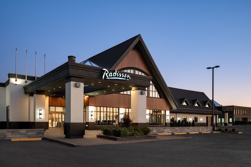 QC-Montreal, Radisson Hotel Montreal Airpor 1 night for two $299 value