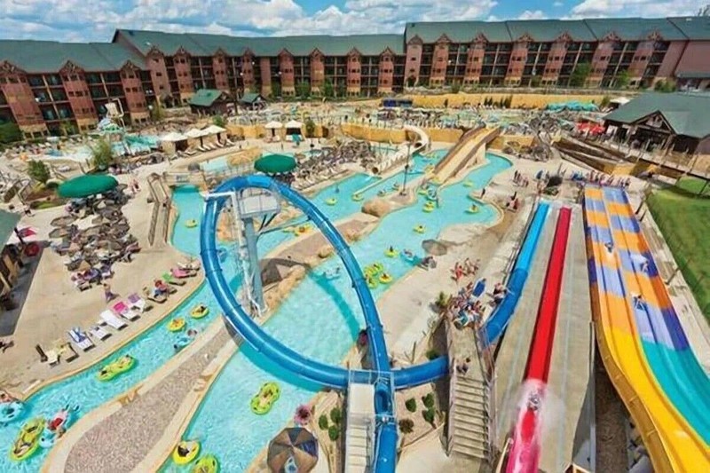Wisconsin Dells, Wyndham at Glacier Canyon, 1 Bedroom Deluxe, July 13-17 gallery