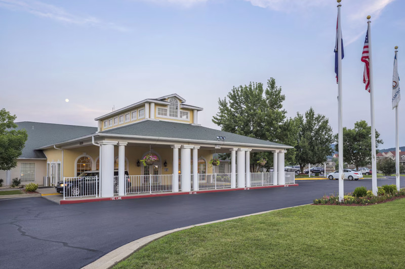 The Suites at Fall Creek ~MO~ Studio Sleeps 2 ~ 7Nts JAN/FEB/MAR/APR/MAY 2026 gallery