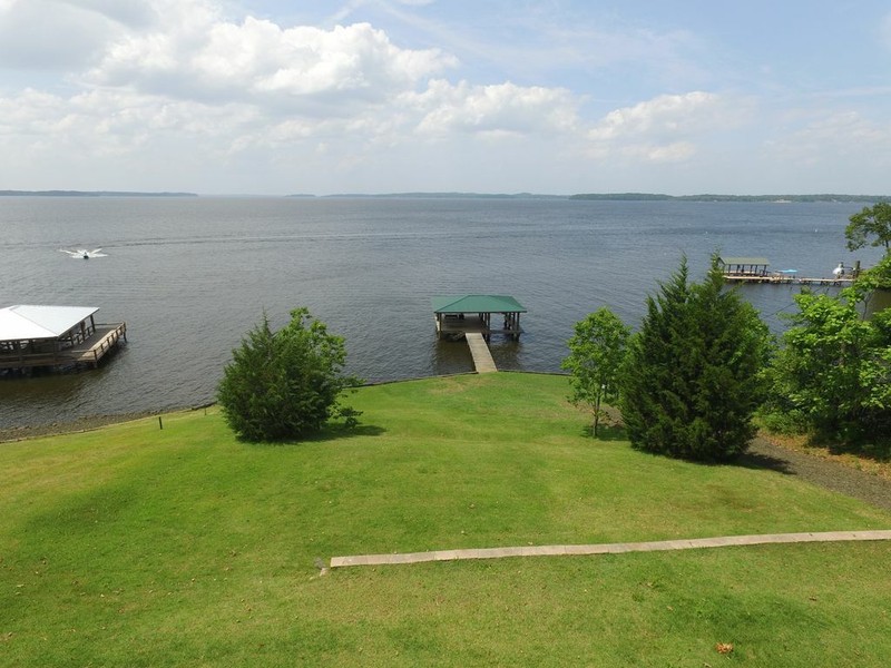 Hooked On Toledo - Lakefront Cabin on Toledo Bend, great fishing and watersports gallery