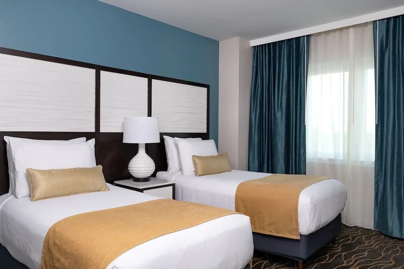 Wyn/Worldmark 2 Bdrm Hotel near Disneyland Aug 20 - 24 only $275/night gallery