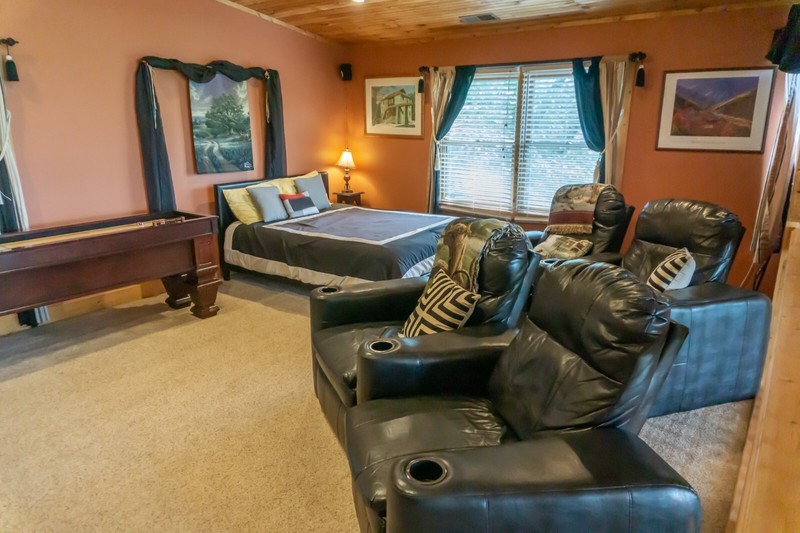 Smoky Mountain Splendor Sevierville TN, 2 BR, 3 bath, wrap around porch 2/3 acre gallery