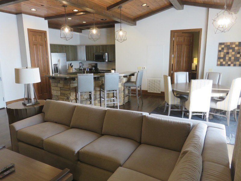 Wyndham Glacier Canyon, Wisc Dells, 4BR presidential, 3nts, April 21-24 gallery