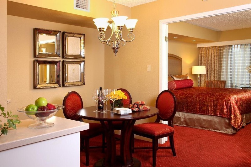 Las Vegas, NV The Jockey Club 1BR Sep 7-14 Labor Day gallery
