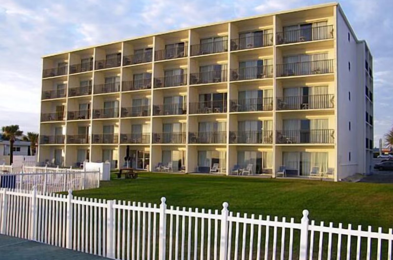 Traders Inn Beach Club ~ Ormond Beach, FL ~ Studio/Sleeps 2 ~ 7Nts AUGUST 2026